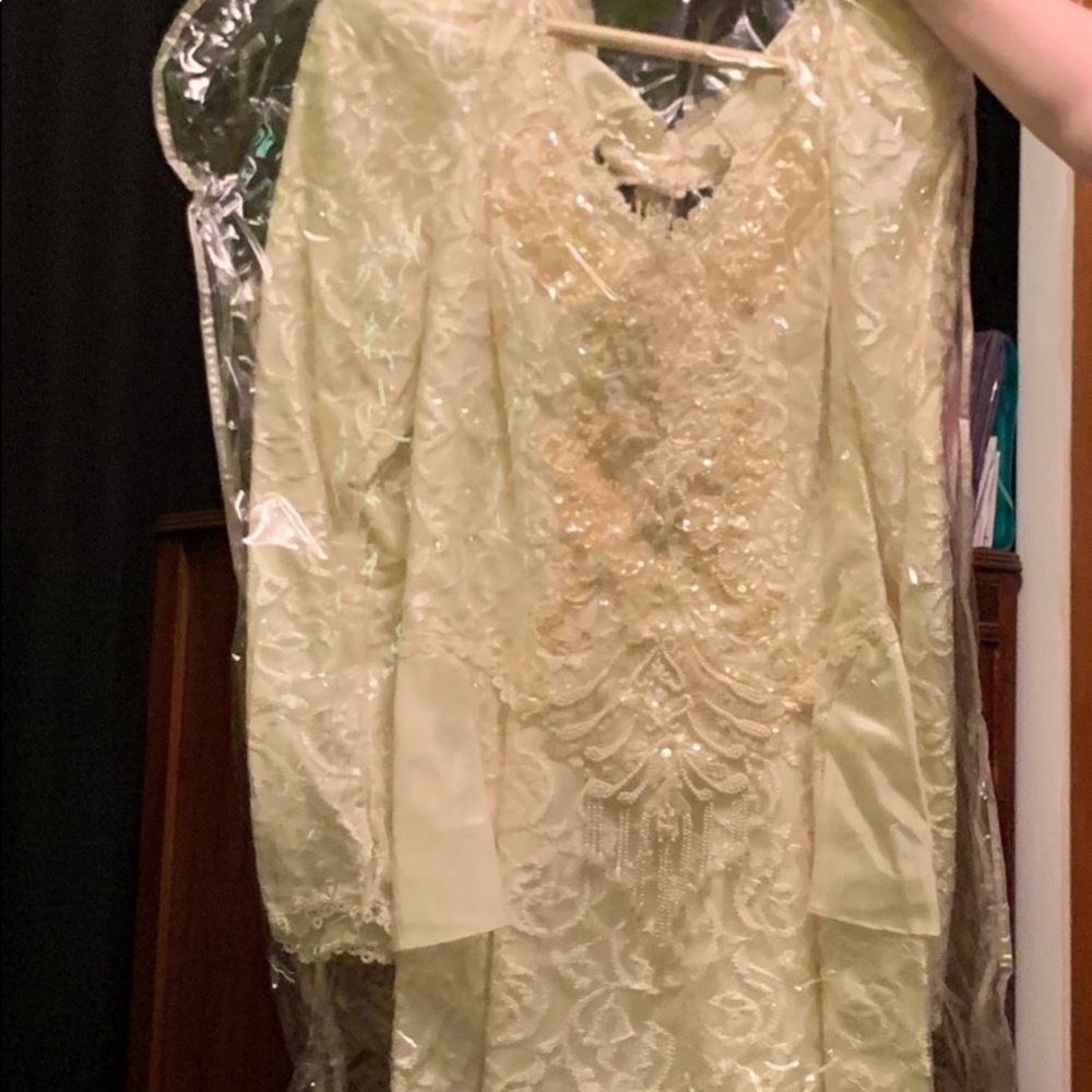Vintage ivory wedding gown dress